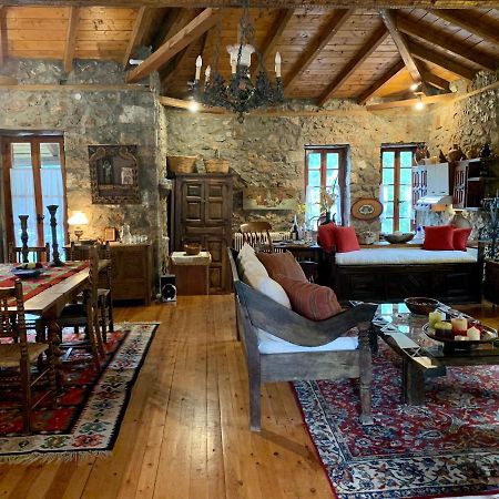 Villa Mariolata Stone House à Lílaia Extérieur photo