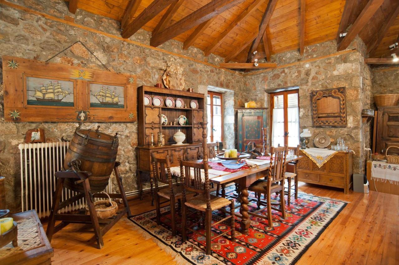 Villa Mariolata Stone House à Lílaia Extérieur photo