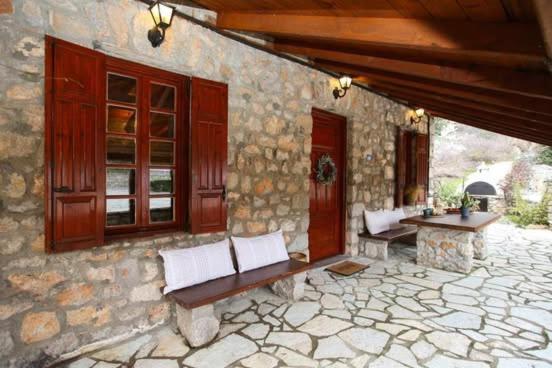 Villa Mariolata Stone House à Lílaia Extérieur photo