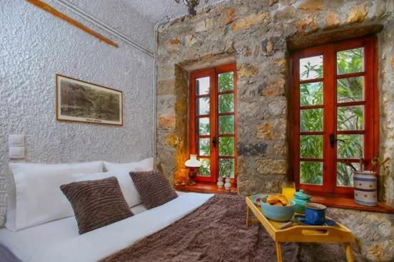 Villa Mariolata Stone House à Lílaia Extérieur photo