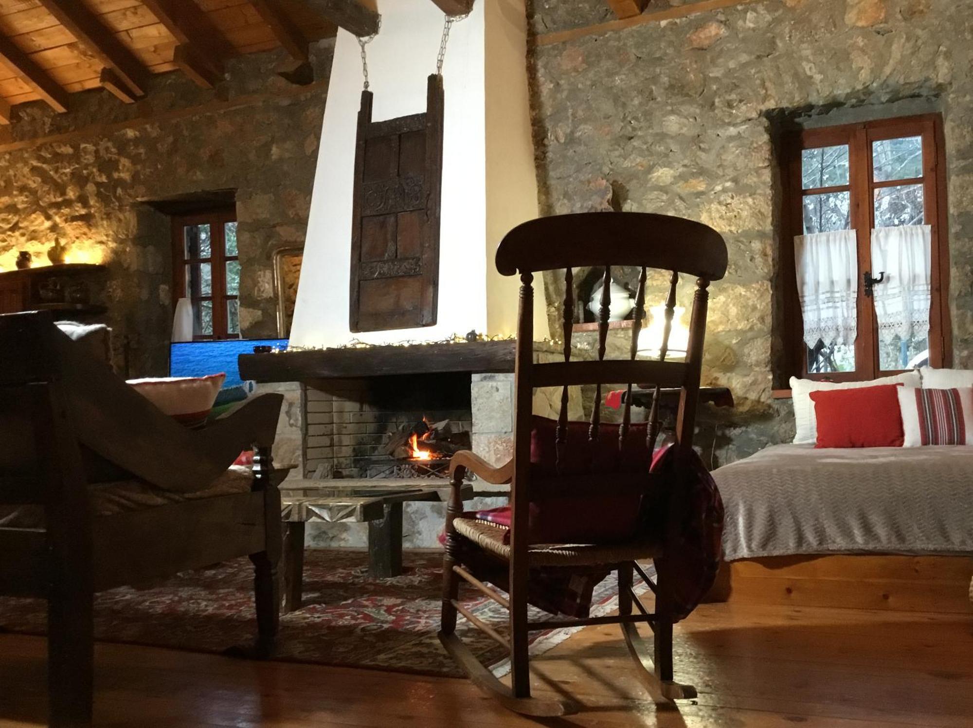 Villa Mariolata Stone House à Lílaia Extérieur photo