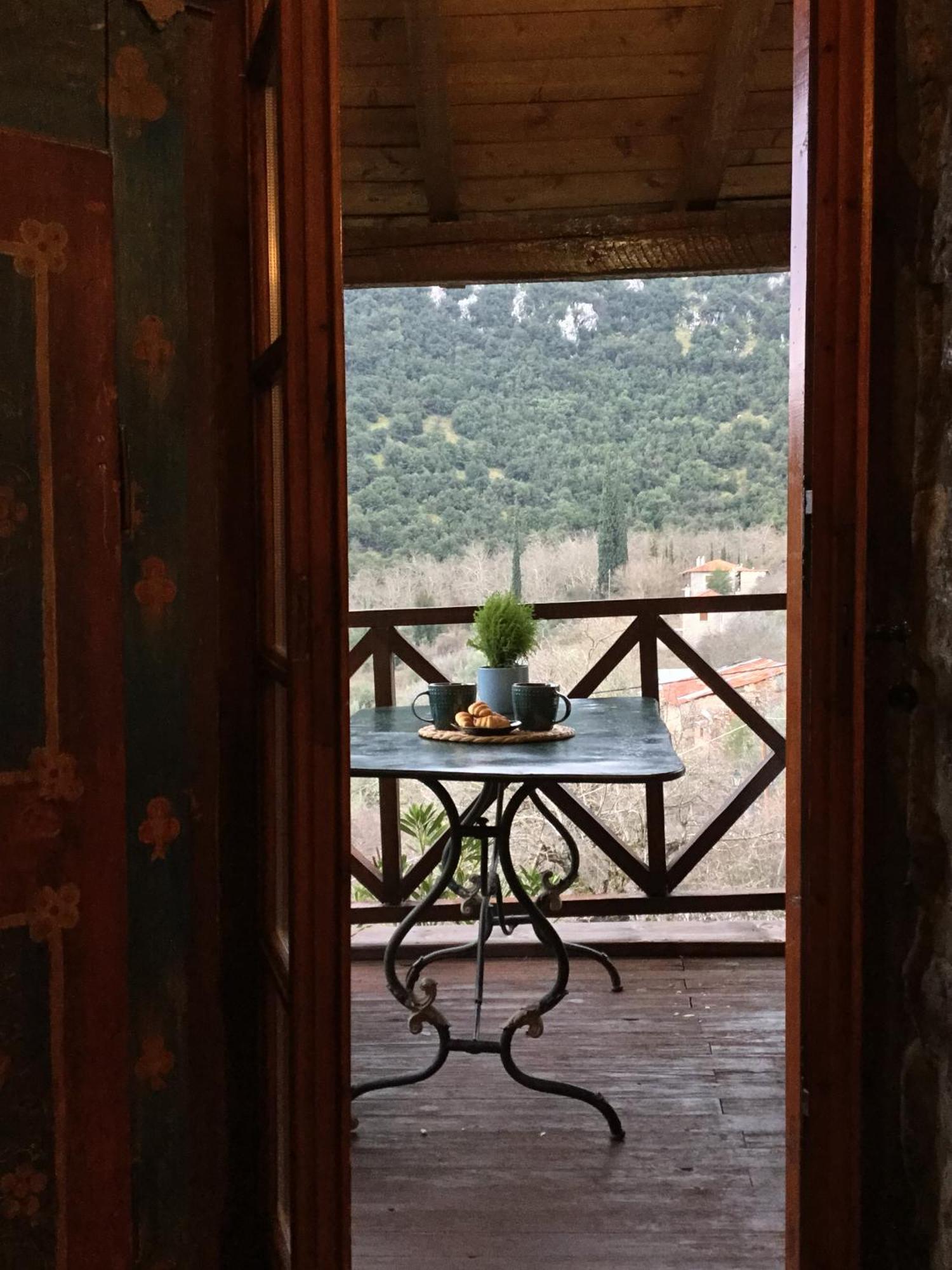 Villa Mariolata Stone House à Lílaia Extérieur photo